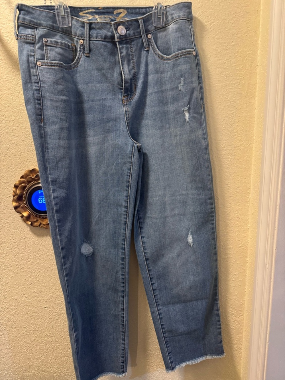 Seven7 Women's Medium Blue Denim Jeans with Gold Logo